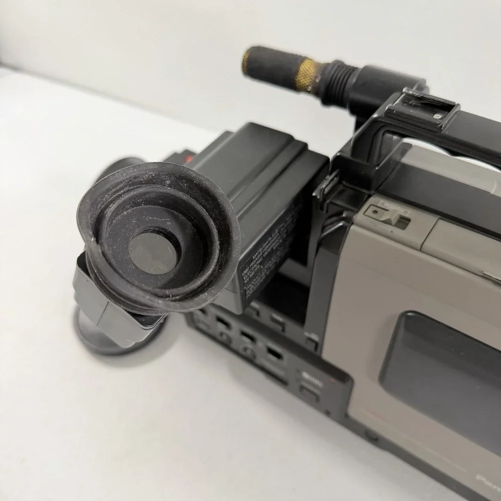 Panasonic AG-450 S-VHS Reporter Movie Camcorder AS IS FOR PARTS READ